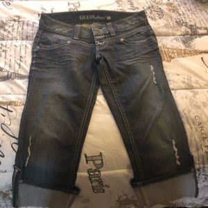 Amazing size 25 Guess Jean capris !